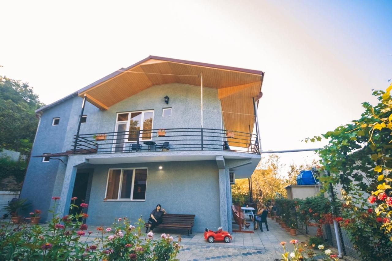 Makos Guest House Koutaïssi Extérieur photo