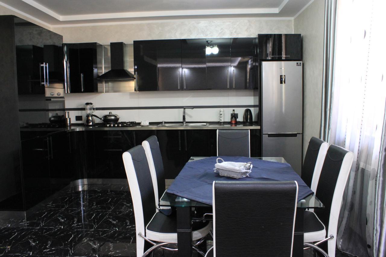 Makos Guest House Koutaïssi Extérieur photo