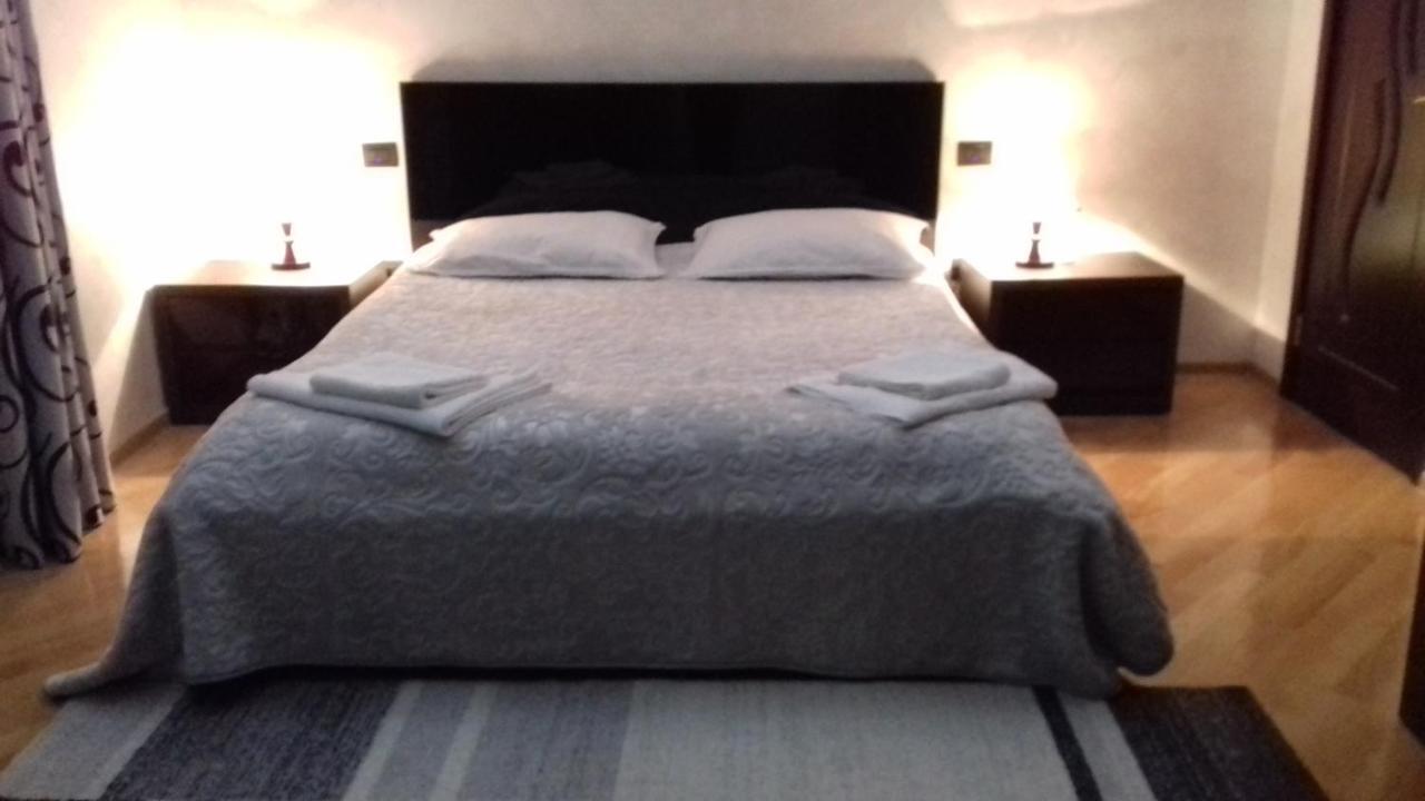 Makos Guest House Koutaïssi Extérieur photo